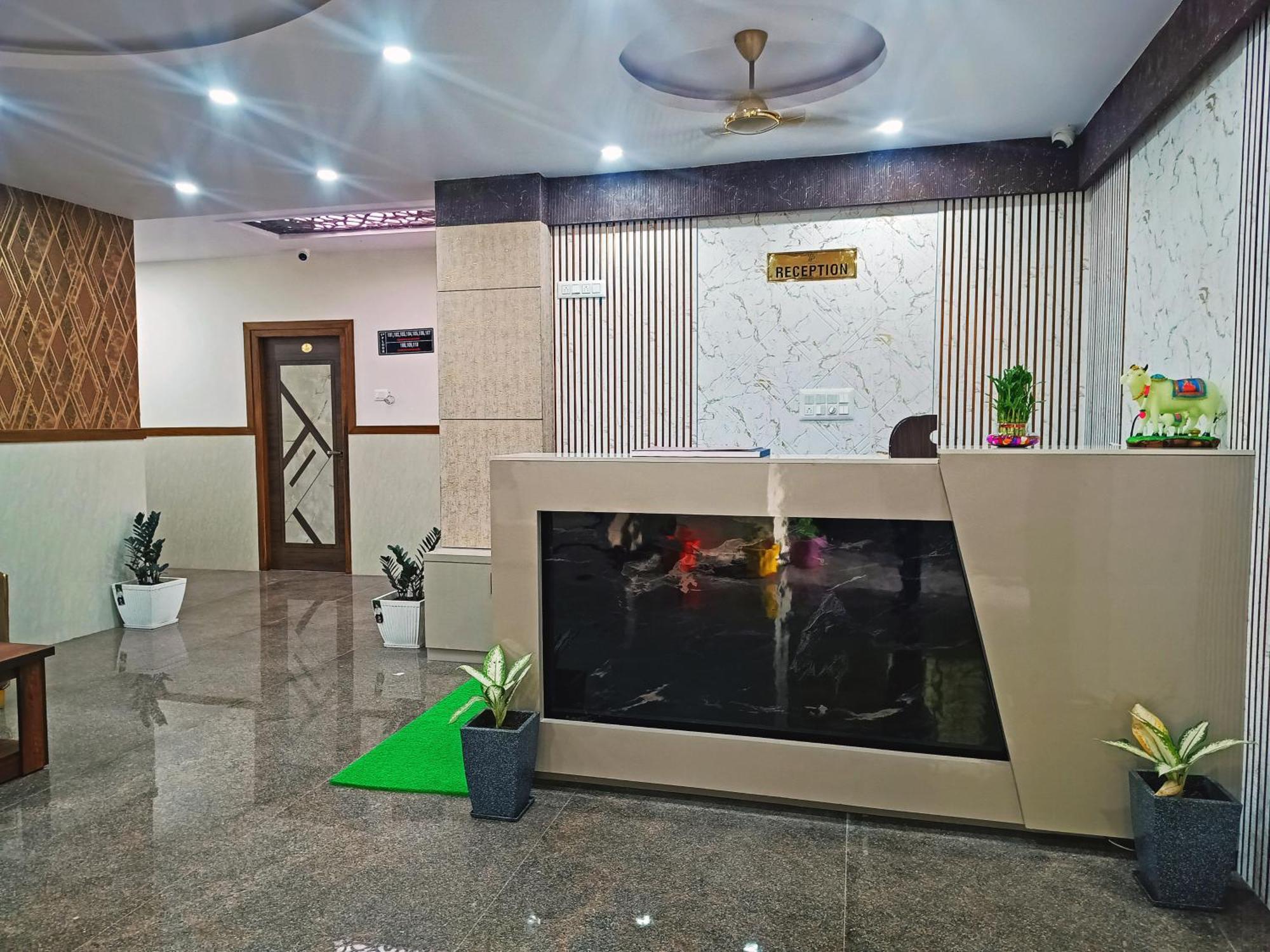 Hotel Achhu Palace バンガロール エクステリア 写真